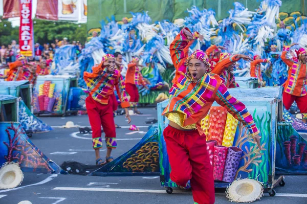 Manila, Filipinler - 27 Nisan: Aliwan fiesta üzerinde 27 Nisan 2018 Manila Filipinler katılımcılar. Aliwan Fiesta farklı kültürel festivaller Filipinler toplar yıllık bir olaydır