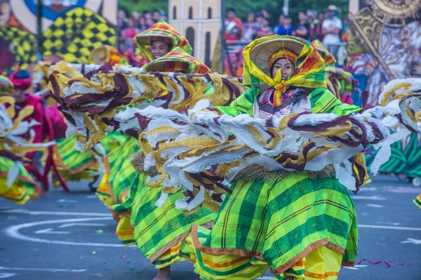 Manila, Filipinler - 27 Nisan: Aliwan fiesta üzerinde 27 Nisan 2018 Manila Filipinler katılımcılar. Aliwan Fiesta farklı kültürel festivaller Filipinler toplar yıllık bir olaydır