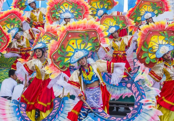 Manila, Filipinler - 27 Nisan: Aliwan fiesta üzerinde 27 Nisan 2018 Manila Filipinler katılımcılar. Aliwan Fiesta farklı kültürel festivaller Filipinler toplar yıllık bir olaydır