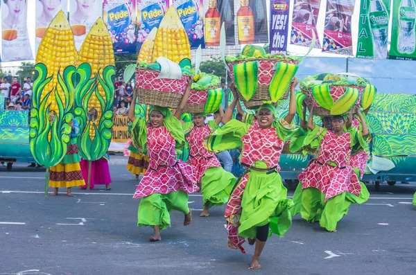 Manila Fülöp Szigetek Április Résztvevők Aliwan Fiesta Manila Fülöp Szigeteken — Stock Fotó