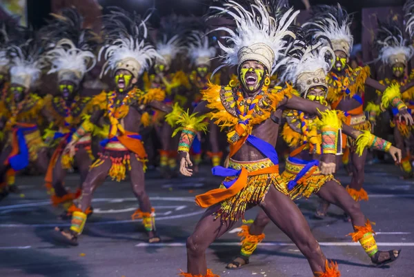 Manila, Filipinler - 27 Nisan: Aliwan fiesta üzerinde 27 Nisan 2018 Manila Filipinler katılımcılar. Aliwan Fiesta farklı kültürel festivaller Filipinler toplar yıllık bir olaydır