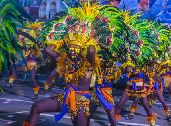 Manila, Filipinler - 27 Nisan: Aliwan fiesta üzerinde 27 Nisan 2018 Manila Filipinler katılımcılar. Aliwan Fiesta farklı kültürel festivaller Filipinler toplar yıllık bir olaydır