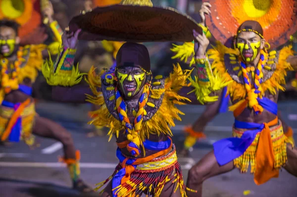 Manila, Filipinler - 27 Nisan: Aliwan fiesta üzerinde 27 Nisan 2018 Manila Filipinler katılımcılar. Aliwan Fiesta farklı kültürel festivaller Filipinler toplar yıllık bir olaydır