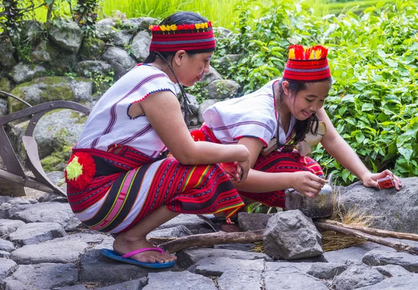 Banaue, Filipinler - Mayıs 02: Banaue 02 Mayıs 2018 Filipinler azınlıkta Ifugao kadınlar. Kuzey Filipinler dağların çoğunlukla canlı Ifugao azınlık