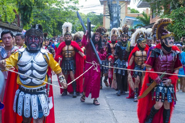 Boac, Filipinler - 30 Mart: Katılımcılar Boac Marinduque Moriones Festivali Türkiye ada. Anualy kutsal hafta düzenlenen Moriones Festivali 