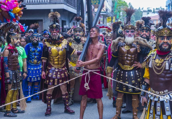 Boac, Filipinler - 30 Mart: Katılımcılar Boac Marinduque Moriones Festivali Türkiye ada. Anualy kutsal hafta düzenlenen Moriones Festivali 