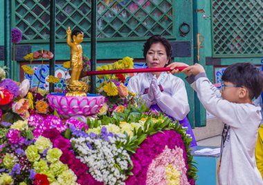 Seoul - 11 Mayıs: Banyo, Buda töreni sırasında Lotus Lantern Festivali Seul, Kore üzerinde 11 Mayıs 2018 festivalin bir Buda'nın Doğum kutlamasıdır