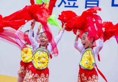 Seoul - 10 Mayıs: Katılımcılar bir kültür performans Lotus Lantern Festivali Seul, Kore üzerinde 10 Mayıs 2018 sırasında festivalin bir Buda'nın Doğum kutlamasıdır