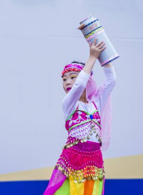 Seoul - 10 Mayıs: Katılımcı bir kültür performans Lotus Lantern Festivali Seul, Kore üzerinde 10 Mayıs 2018 sırasında festivalin bir Buda'nın Doğum kutlamasıdır