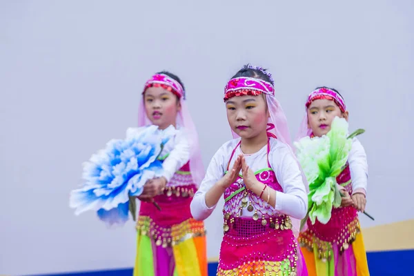 Seoul - 10 Mayıs: Katılımcılar bir kültür performans Lotus Lantern Festivali Seul, Kore üzerinde 10 Mayıs 2018 sırasında festivalin bir Buda'nın Doğum kutlamasıdır