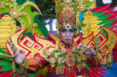 Singapur - 24 Şubat: Katılımcı Singapur üzerinde 24 Şubat 2018 Çingay geçit. Çingay bir yıllık sokak tören ve Çin yeni yılı festivaller bir parçası 