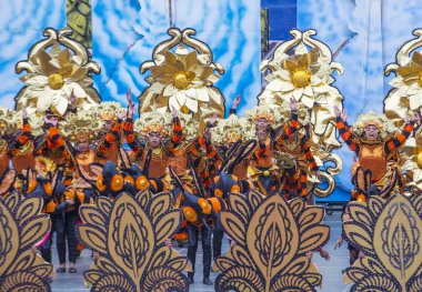 Cebu City, Filipinler - 21 Ocak: Katılımcılar Sinulog Festivali'nde Cebu city, Filipinler üzerinde 21 Ocak 2018. Sinulog Filipinler Santo Nino Katolik kutlamalar merkezidir