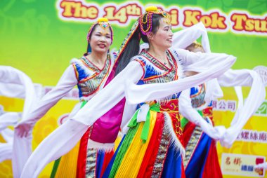 Hong Kong - Mart 04: 14 Tai Kok Tsui tapınağın üzerinde 04 Mart 2018 Hong Kong'da Fuar katılımcıları. Tapınak Fuar her yıl düzenlenen bir Çin kültürel olaydır 