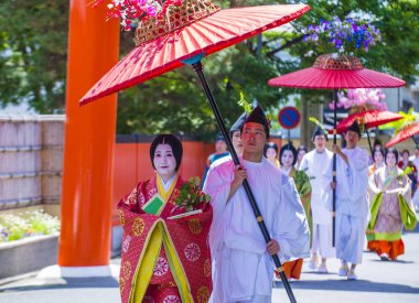 Kyoto - 15 Mayıs: Kyoto, Japonya üzerinde 15 Mayıs 2018 Aoi Matsuri katılımcılar. AOI Mastsuri tarihlerinde Kyoto, Japonya'da üç ana yıllık festivaller biridir