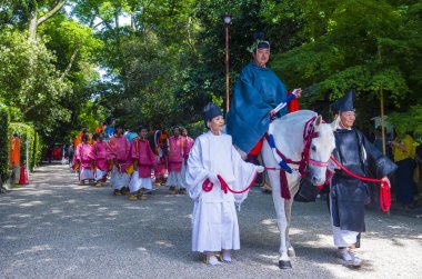 Kyoto - 15 Mayıs: Kyoto, Japonya üzerinde 15 Mayıs 2018 Aoi Matsuri katılımcılar. AOI Mastsuri tarihlerinde Kyoto, Japonya'da üç ana yıllık festivaller biridir