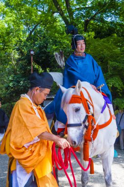 Kyoto - 15 Mayıs: Kyoto, Japonya üzerinde 15 Mayıs 2018 Aoi Matsuri katılımcılar. AOI Mastsuri tarihlerinde Kyoto, Japonya'da üç ana yıllık festivaller biridir