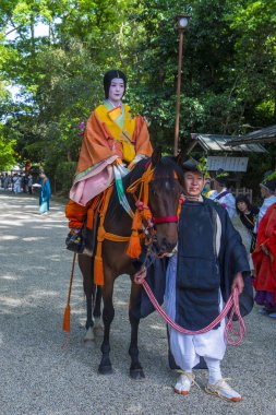 Kyoto - 15 Mayıs: Kyoto, Japonya üzerinde 15 Mayıs 2018 Aoi Matsuri katılımcılar. AOI Mastsuri tarihlerinde Kyoto, Japonya'da üç ana yıllık festivaller biridir