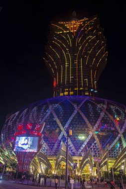 Macau - Mart 07: Lisboa hotel ve casino üzerinde 07 Mart 2018 Macau dış. 1970'te otel açtı ve toplam 2,362 oda var
