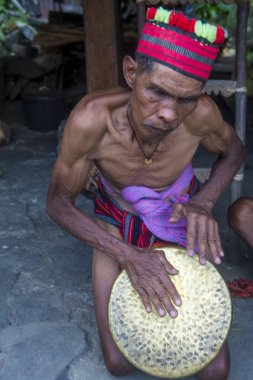 Banaue, Filipinler - Mayıs 02: Banaue 02 Mayıs 2018 Filipinler Ifugao azınlık bir adam portresi. Kuzey Filipinler dağların çoğunlukla canlı Ifugao azınlık