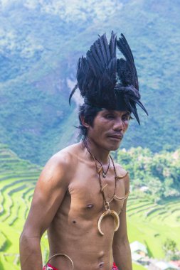 Banaue, Filipinler - Mayıs 02: Banaue 02 Mayıs 2018 Filipinler Ifugao azınlık bir adam portresi. Kuzey Filipinler dağların çoğunlukla canlı Ifugao azınlık