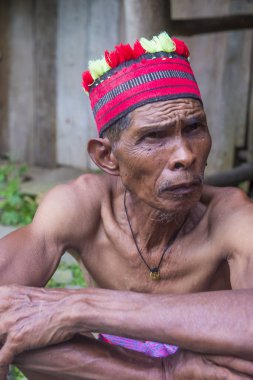 Banaue, Filipinler - Mayıs 02: Banaue 02 Mayıs 2018 Filipinler Ifugao azınlık bir adam portresi. Kuzey Filipinler dağların çoğunlukla canlı Ifugao azınlık