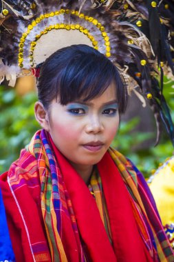 Manila, Filipinler - 27 Nisan: Aliwan fiesta Manila Filipinler üzerinde 27 Nisan 2018 yılında katılımcı. Aliwan Fiesta farklı kültürel festivaller Filipinler toplar yıllık bir olaydır