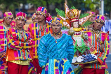 Manila, Filipinler - 27 Nisan: Aliwan fiesta üzerinde 27 Nisan 2018 Manila Filipinler katılımcılar. Aliwan Fiesta farklı kültürel festivaller Filipinler toplar yıllık bir olaydır
