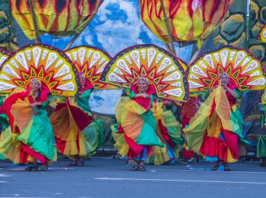 Manila, Filipinler - 27 Nisan: Aliwan fiesta üzerinde 27 Nisan 2018 Manila Filipinler katılımcılar. Aliwan Fiesta farklı kültürel festivaller Filipinler toplar yıllık bir olaydır
