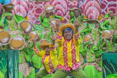 Manila, Filipinler - 27 Nisan: Aliwan fiesta üzerinde 27 Nisan 2018 Manila Filipinler katılımcılar. Aliwan Fiesta farklı kültürel festivaller Filipinler toplar yıllık bir olaydır