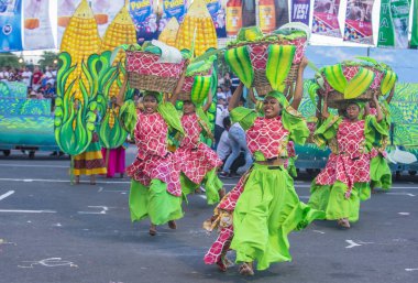 Manila, Filipinler - 27 Nisan: Aliwan fiesta üzerinde 27 Nisan 2018 Manila Filipinler katılımcılar. Aliwan Fiesta farklı kültürel festivaller Filipinler toplar yıllık bir olaydır