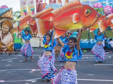 Manila, Filipinler - 27 Nisan: Aliwan fiesta üzerinde 27 Nisan 2018 Manila Filipinler katılımcılar. Aliwan Fiesta farklı kültürel festivaller Filipinler toplar yıllık bir olaydır