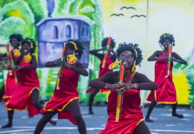 Manila, Filipinler - 27 Nisan: Aliwan fiesta üzerinde 27 Nisan 2018 Manila Filipinler katılımcılar. Aliwan Fiesta farklı kültürel festivaller Filipinler toplar yıllık bir olaydır