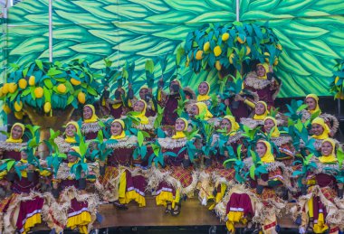 Manila, Filipinler - 27 Nisan: Aliwan fiesta üzerinde 27 Nisan 2018 Manila Filipinler katılımcılar. Aliwan Fiesta farklı kültürel festivaller Filipinler toplar yıllık bir olaydır