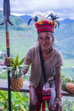 Banaue, Filipinler - Mayıs 02: Banaue 02 Mayıs 2018 Filipinler Ifugao azınlık bir adam portresi. Kuzey Filipinler dağların çoğunlukla canlı Ifugao azınlık