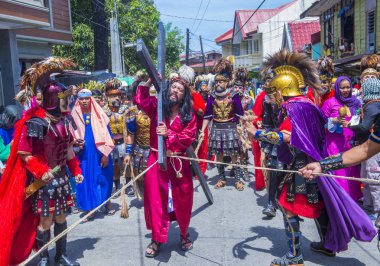 Boac, Filipinler - 30 Mart: Katılımcılar Boac Marinduque Moriones Festivali Türkiye ada. Anualy kutsal hafta düzenlenen Moriones Festivali 