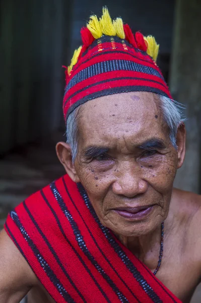 Banaue, Filipinler - Mayıs 02: Banaue 02 Mayıs 2018 Filipinler Ifugao azınlık bir adam portresi. Kuzey Filipinler dağların çoğunlukla canlı Ifugao azınlık