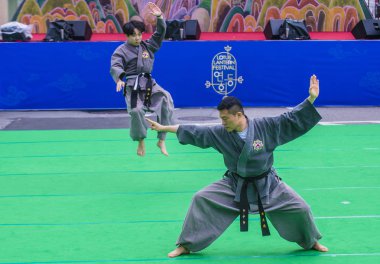 Seoul - 10 Mayıs: Katılımcılar bir kültür performans Lotus Lantern Festivali Seul, Kore üzerinde 10 Mayıs 2018 sırasında festivalin bir Buda'nın Doğum kutlamasıdır