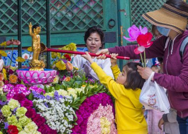 Seoul - 11 Mayıs: Banyo, Buda töreni sırasında Lotus Lantern Festivali Seul, Kore üzerinde 11 Mayıs 2018 festivalin bir Buda'nın Doğum kutlamasıdır