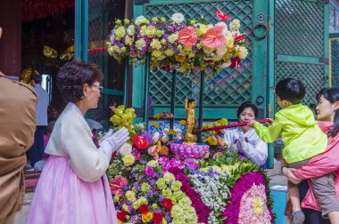 Seoul - 11 Mayıs: Banyo, Buda töreni sırasında Lotus Lantern Festivali Seul, Kore üzerinde 11 Mayıs 2018 festivalin bir Buda'nın Doğum kutlamasıdır