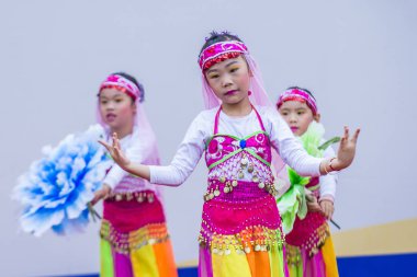 Seoul - 10 Mayıs: Katılımcılar bir kültür performans Lotus Lantern Festivali Seul, Kore üzerinde 10 Mayıs 2018 sırasında festivalin bir Buda'nın Doğum kutlamasıdır