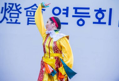 Seoul - 10 Mayıs: Katılımcı bir kültür performans Lotus Lantern Festivali Seul, Kore üzerinde 10 Mayıs 2018 sırasında festivalin bir Buda'nın Doğum kutlamasıdır