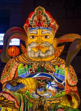 Seoul - 11 Mayıs: 11 Mayıs 2018 tarihinde Seoul Korea içinde Lotus fener Festival renkli fener dekorasyon cheonggyecheon akışı. Festival Buda'nın Doğum kutlamasıdır