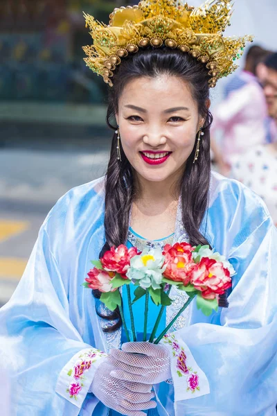 Seoul Maggio Donna Con Costume Tradizionale Tempio Jogyesa Durante Lotus — Foto Stock