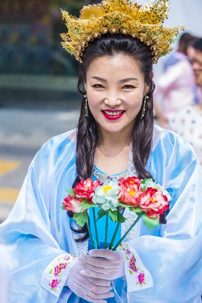 Seoul Mei Vrouw Met Traditionele Kostuum Jogyesa Tempel Tijdens Lotus — Stockfoto