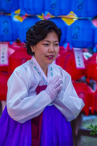Seoul Mei Vrouw Met Traditionele Kostuum Jogyesa Tempel Tijdens Lotus — Stockfoto