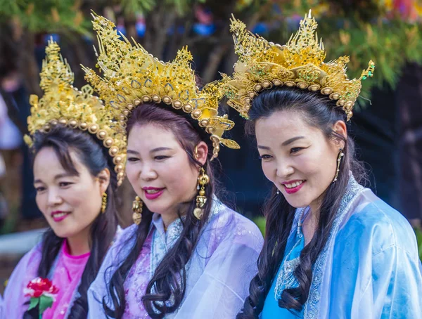 Seoul Mei Vrouwen Met Traditionele Kostuum Jogyesa Tempel Tijdens Lotus — Stockfoto