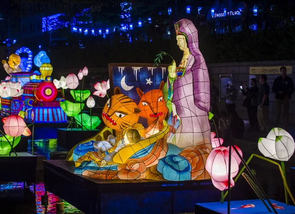 2018 서울에서 로터스 청계천에서 화려한 축제는 부처님의 탄생을 — 스톡 사진