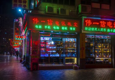 Macau - Mart 07: Neon işaret Macau üzerinde 07 Mart 2018 sokaklarında
