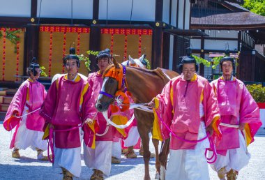 Kyoto - 15 Mayıs: Kyoto, Japonya üzerinde 15 Mayıs 2018 Aoi Matsuri katılımcılar. AOI Mastsuri tarihlerinde Kyoto, Japonya'da üç ana yıllık festivaller biridir