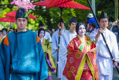 Kyoto - 15 Mayıs: Kyoto, Japonya üzerinde 15 Mayıs 2018 Aoi Matsuri katılımcılar. AOI Mastsuri tarihlerinde Kyoto, Japonya'da üç ana yıllık festivaller biridir